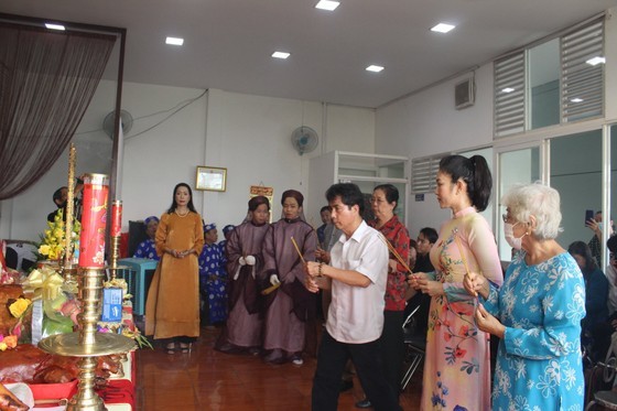 HCMC stages celebrates its traditional day ảnh 2