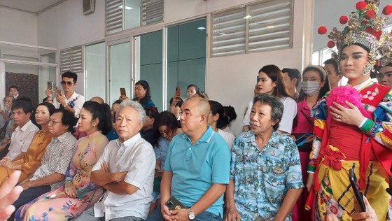 HCMC stages celebrates its traditional day ảnh 4