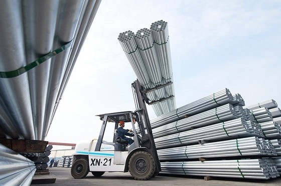 US extends anti-tax evasion investigation into Vietnamese stainless steel plates ảnh 1
