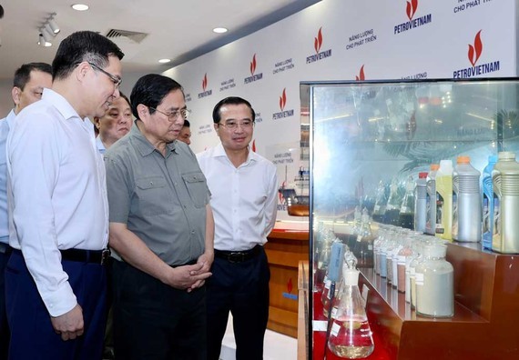 PM requests PetroVietnam ensure energy sufficiency ảnh 1