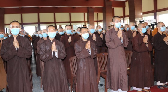 Nearly 2,000 monks, nuns of HCMC’s Buddhist Academy start new school year ảnh 2
