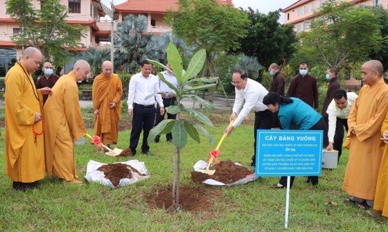 Nearly 2,000 monks, nuns of HCMC’s Buddhist Academy start new school year ảnh 4