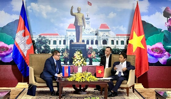 Vietnam, Cambodia sign cooperation agreement on arts, culture ảnh 3