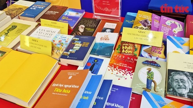Translation of book on geography under Nguyen Dynasty tops National Book Awards ảnh 2