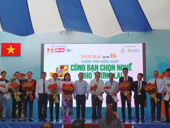 Annual “Career Orientation Program” for high school students returns to HCMC ảnh 1