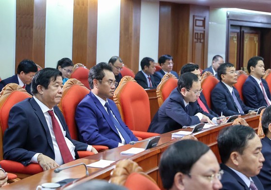 13th Party Central Committee’s sixth plenum concludes ảnh 6