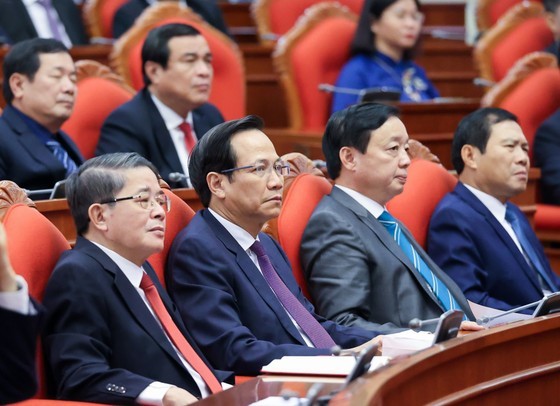 13th Party Central Committee’s sixth plenum concludes ảnh 7