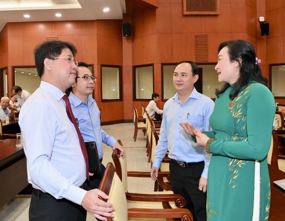 Seventh session of 10th tenure of People's Council of HCMC opens ảnh 4