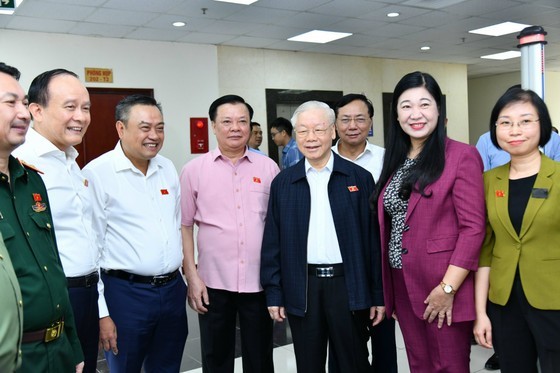 Party General Secretary meets with Hanoi voters ảnh 2