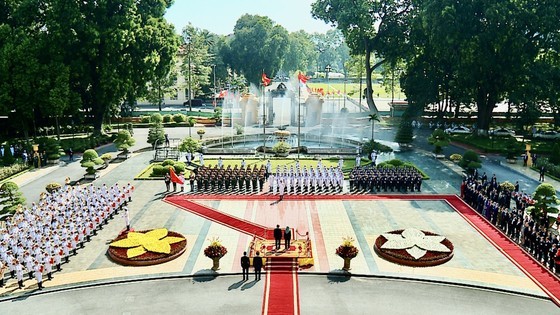 State President hosts welcome ceremony for Singapore's top leader ảnh 6