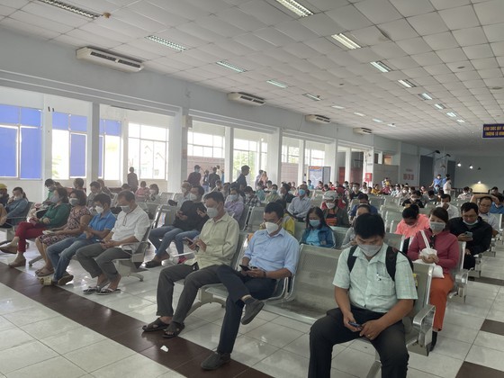 Over 10,000 train tickets for Tet holidays sold after starting selling ảnh 1