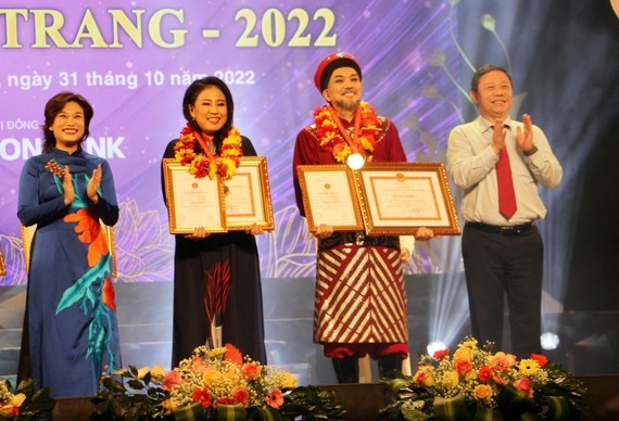 Winners of Tran Huu Trang Cai Luong Talented Performers 2022 announced ảnh 2