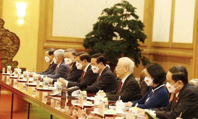 Vietnam gives top priority to developing ties with China: Party leader ảnh 3