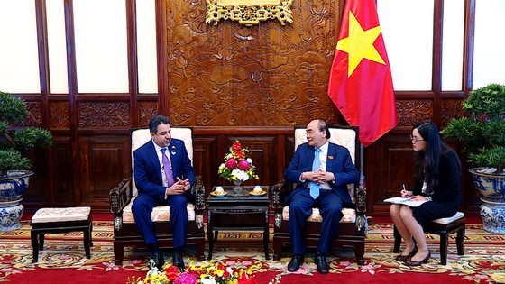 President receives outgoing UAE Ambassador ảnh 2
