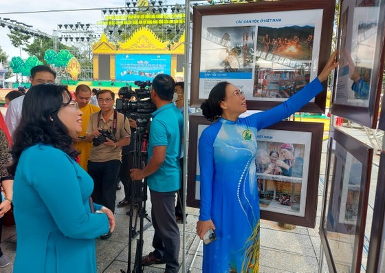 Exhibition on community of ethnic groups, religions opens in Soc Trang ảnh 4