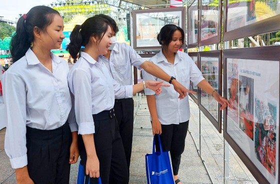 Exhibition on community of ethnic groups, religions opens in Soc Trang ảnh 3
