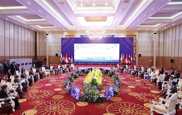 PM joins first activities of ASEAN Summits ảnh 2