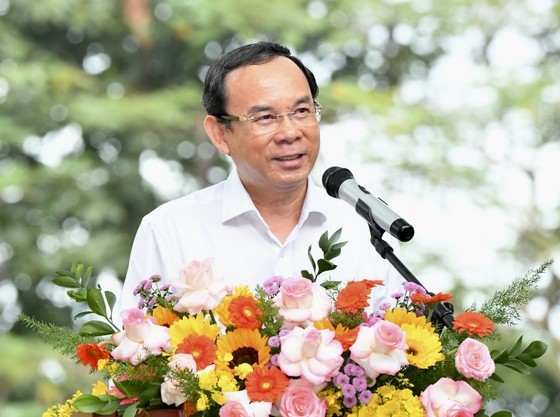 HCMC’s leaders attend great national unity festival in suburban districts ảnh 1