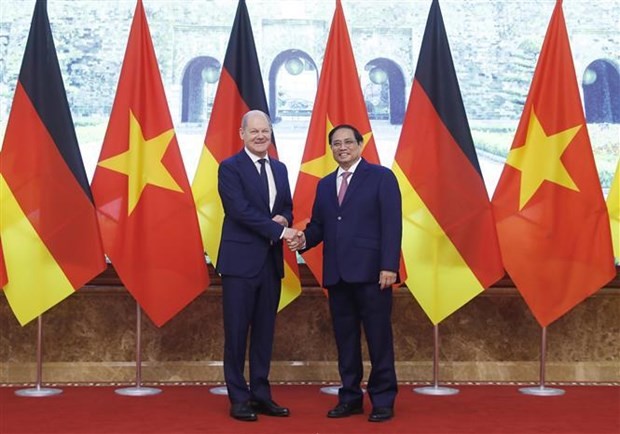 Vietnamese PM holds talks with German Chancellor ảnh 1