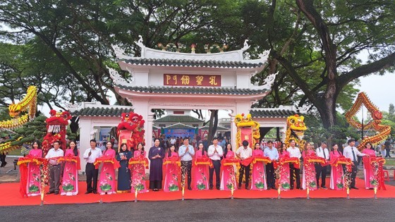 Mekong Delta’s first book street opens in Cao Lanh City ảnh 2