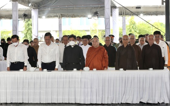 HCMC holds memorial ceremony for Covid-19 victims ảnh 1