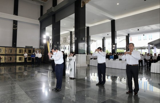 HCMC holds memorial ceremony for Covid-19 victims ảnh 3