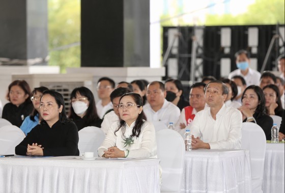 HCMC holds memorial ceremony for Covid-19 victims ảnh 5