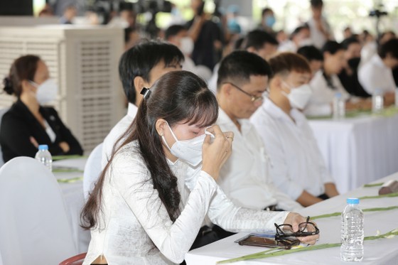 HCMC holds memorial ceremony for Covid-19 victims ảnh 9