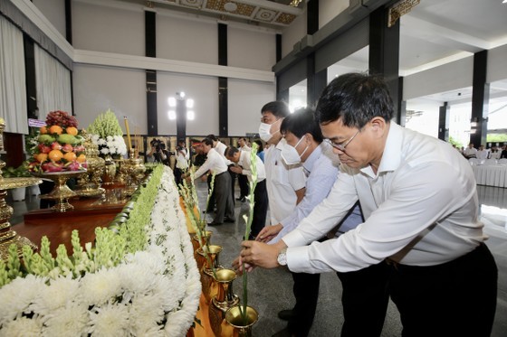 HCMC holds memorial ceremony for Covid-19 victims ảnh 10