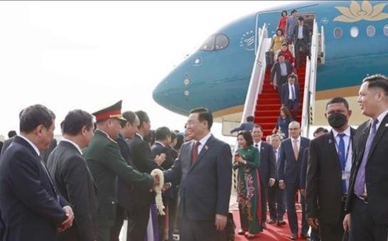 NA Chairman starts Cambodia visit, attendance in AIPA-43 ảnh 1