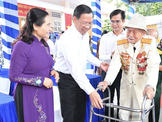 Gathering marks 82nd anniversary of Nam Ky Uprising ảnh 1