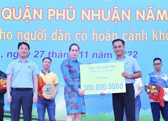 HCMC's Phu Nhuan District celebrates 20th anniversary of its annual charity walk ảnh 5