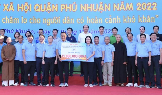 HCMC's Phu Nhuan District celebrates 20th anniversary of its annual charity walk ảnh 7