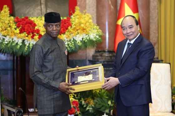President Nguyen Xuan Phuc welcomes Vice President of Nigeria ảnh 4