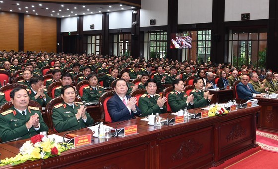 Cuba presents medals to high-ranking Vietnamese military officers ảnh 1
