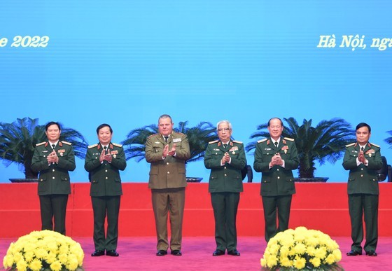 Cuba presents medals to high-ranking Vietnamese military officers ảnh 6