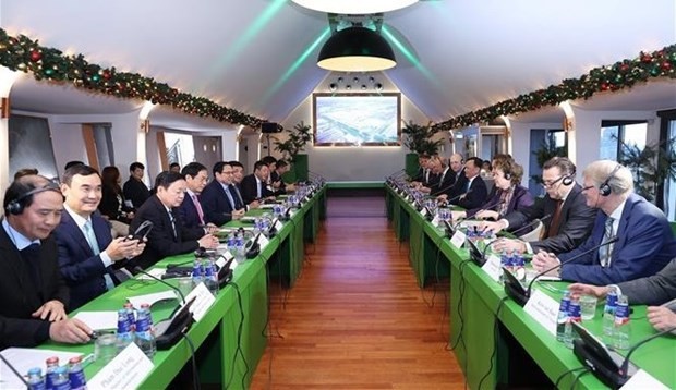 PM commits all possible support to Dutch firms ảnh 1