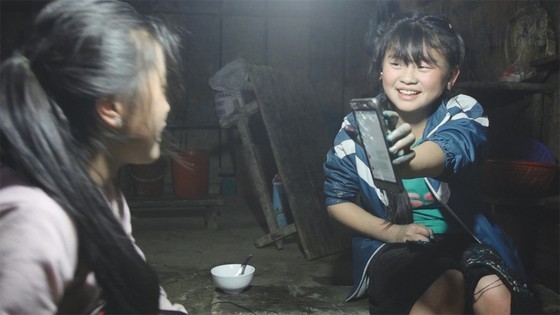 A scene in the documentary film titled Nhung Dua Tre Trong Suong (Children of the Mist)