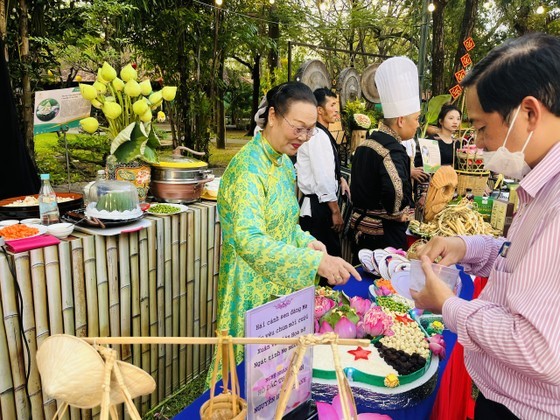 Vietnamese typical dishes are presented in a display in the announcing ceremony which is held at Van Thanh Tourist in HCMC on December 22. (Photo: SGGP)