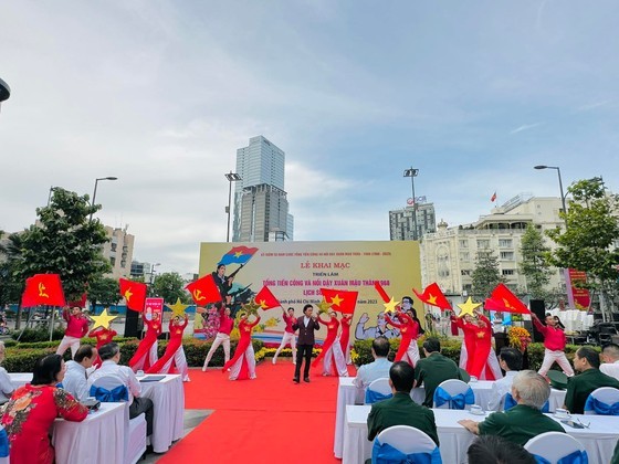 An art performance at the opening ceremony (Photo: SGGP)