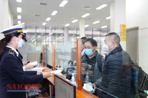 Chinese travelers are required to display negative Covid tests. (Photo: SGGP)