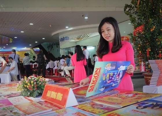 The Sai Gon Giai Phong Newspaper's display booth at Da Nang Spring Press Festival 2023 (Photo: SGGP)