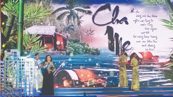 A “Vietnamese poetry night” program takes place at Van Lang Park in District 5’s HCMC on February 4. (Photo: SGGP) A “Vietnamese poetry night” program takes place at Van Lang Park in District 5’s HCMC on February 4. (Photo: SGGP)