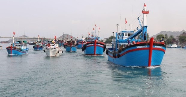 Offshore fishing vessels are required to install kinds of the necessary equipment including locators, radar, short-term/medium-term/long-term Icom, and GPS satellite navigation equipment. (Photo: VNA) Offshore fishing vessels are required to install kinds of the necessary equipment including locators, radar, short-term/medium-term/long-term Icom, and GPS satellite navigation equipment. (Photo: VNA)