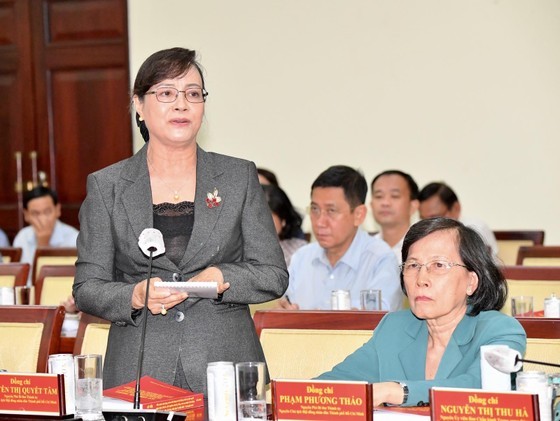 Former Chairwoman of the HCMC People's Council Nguyen Thi Quyet Tam speaks at the meeting.