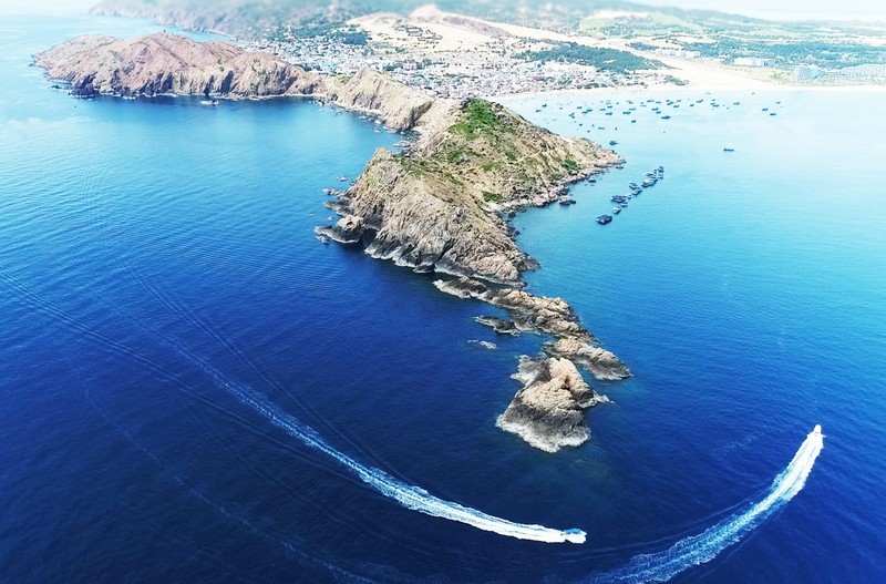 Ky Co-Eo Gio is one of the popualr places that attract a large number of visitors to Quy Nhon City, Binh Dinh Province. (Photo: SGGP)