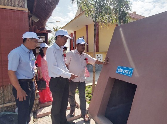 Delegates visit the living and working place of late PM Vo Van Kiet. (Photo: SGGP)