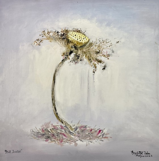 A painting by artist Nguyen Thi Tam is being displayed at the exhibition. (Photo: SGGP)