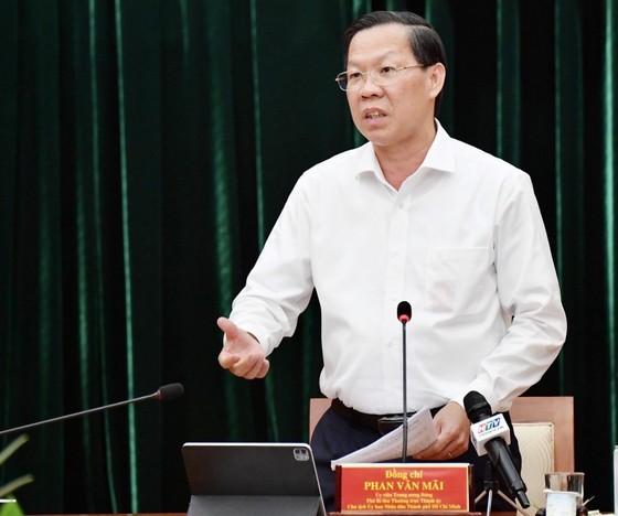 Chairman of the HCMC People’s Committee Phan Van Mai speaks at the conference. (Photo: SGGP)