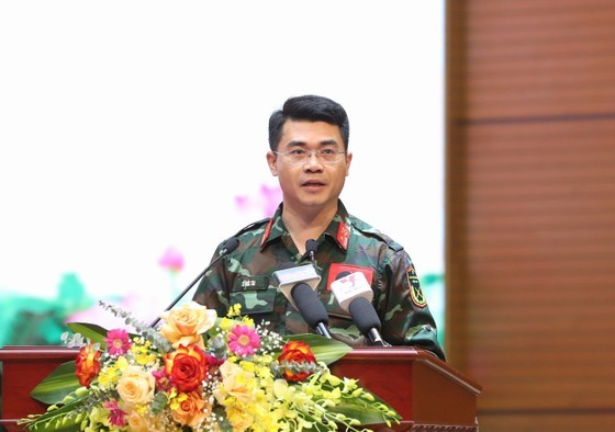 Major Le Duc Tai, Deputy Head of battalion 93 of the Army Corps of Engineers speaks at the meeting. (Photo: SGGP)